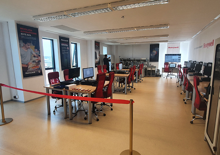 Foto HONEYWELL Y LA UNIVESIDAD POLITÉCNICA DE BUCAREST PONEN EN MARCHA UN LABORATORIO DE AUTOMATIZACIÓN INDUSTRIAL PARA APOYAR LA ENTRADA DE LOS ESTUDIANTES EN LA POBLACIÓN ACTIVA GLOBAL